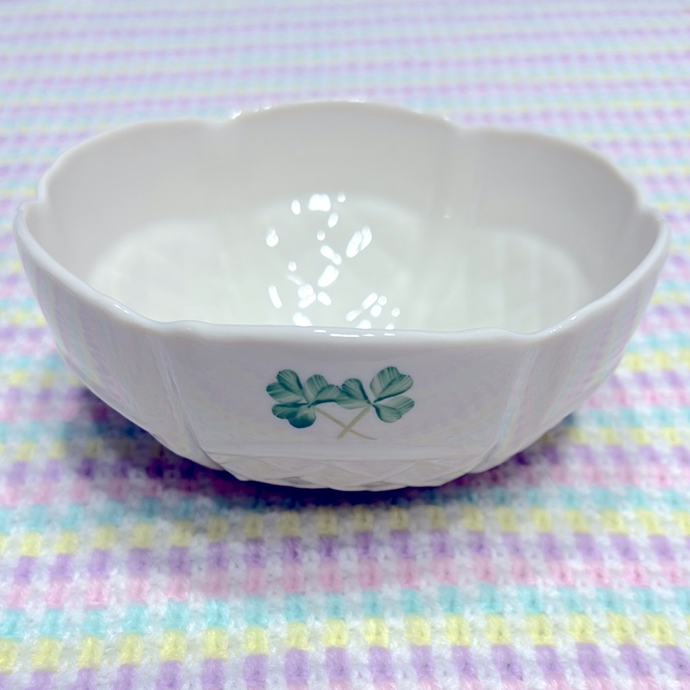 Belleek Shamrock Elegant White/Cream Green Leaf Trellis Bowl 6" Made in Ireland